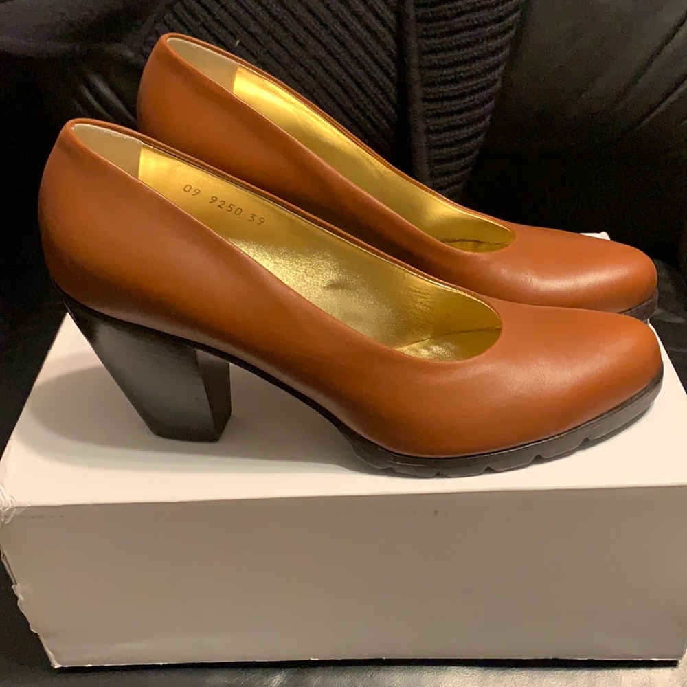 WALTER STEIGER CARAMEL COMFY PUMPS SZ 8.5 NWOT